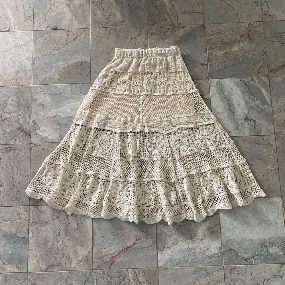 Beautiful Crochet A-Line Skirt in Cream Size S Great Condition - Picture 4 of 7
